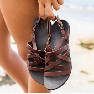 Olukai Awe Awe Leather Strappy Sandal Brown sz 9